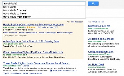 例えば「格安旅行」を検索するとします。黄色のボックスの中に出てくるものと右のコラムは広告です。正しい検索結果ではありません。